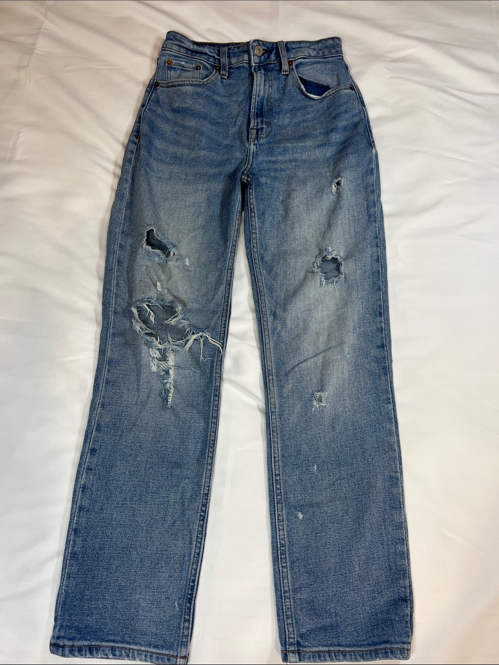 Abercrombie & Fitch Jeans Women's Straight-Leg Ripped Light Blue. Missing Tag